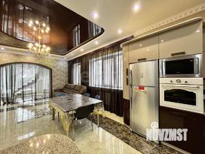 Дом 372м², 3-этажный, участок 7 сот.