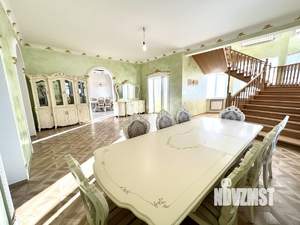 Дом 450м², 3-этажный, участок 8 сот.