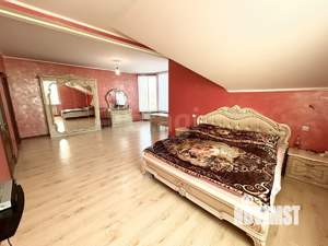 Дом 450м², 3-этажный, участок 8 сот.