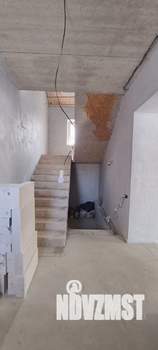 Коттедж 240м², 2-этажный, участок 6 сот.  