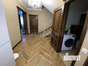 Коттедж 233м², 3-этажный, участок 10 сот.  