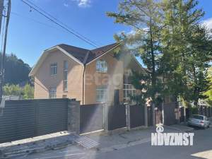 Дом 284м², 2-этажный, участок 6 сот.  