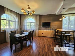Дом 320м², 3-этажный, участок 13 сот.  