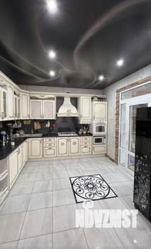 Дом 320м&sup2;, 3-этажный, участок 8 сот.  