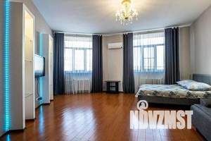 2-к квартира, посуточно, 80м2, 2/4 этаж