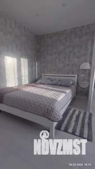 Студия квартира, посуточно, 42м2, 1/10 этаж