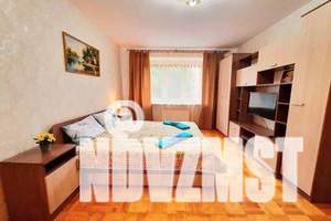 1-к квартира, посуточно, 42м2, 2/10 этаж