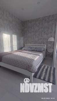 Студия квартира, посуточно, 42м2, 1/10 этаж