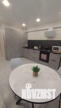 Студия квартира, посуточно, 42м2, 1/10 этаж