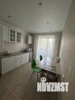 1-к квартира, посуточно, 38м2, 4/10 этаж