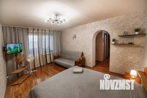 1-к квартира, посуточно, 42м2, 7/10 этаж