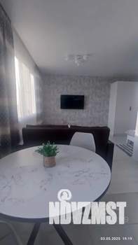 Студия квартира, посуточно, 42м2, 1/10 этаж