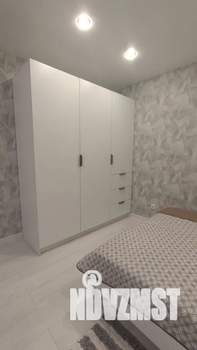 Студия квартира, посуточно, 42м2, 1/10 этаж