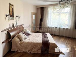 4-к квартира, вторичка, 184м2, 3/5 этаж