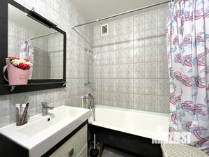 2-к квартира, вторичка, 64м2, 1/10 этаж